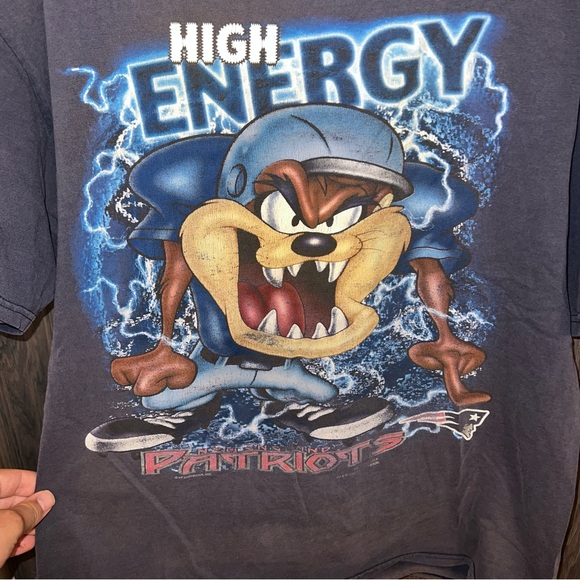 Vintage Looney Tunes Tasmanian Devil “High Voltage” New England Patriots Shirt - Picture 3 of 5